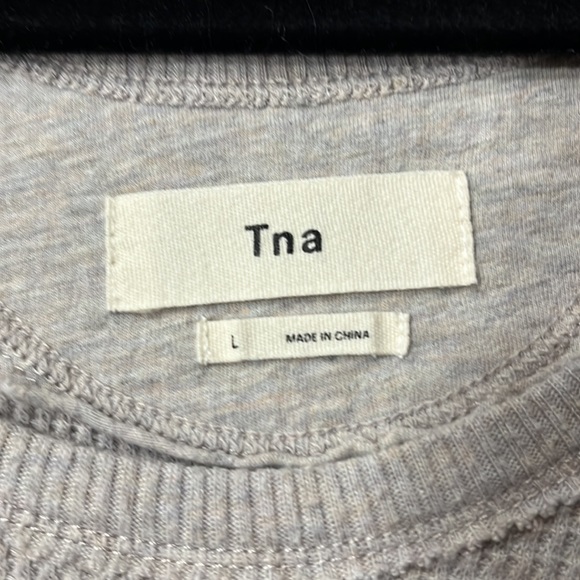 ❤️❤️SOLD TNA Grey Waffle Top❤️❤️ - Picture 4 of 6